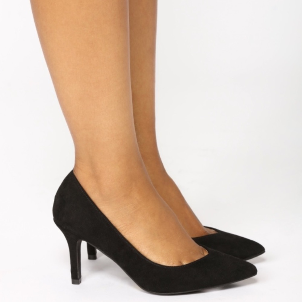 black pumps - Picture 2 of 3